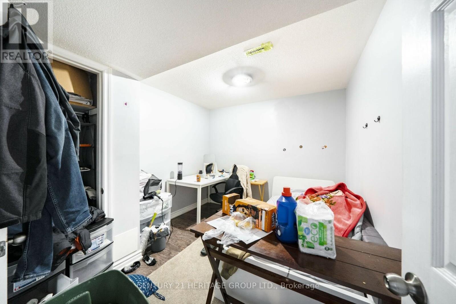 2621A KEELE STREET - 40