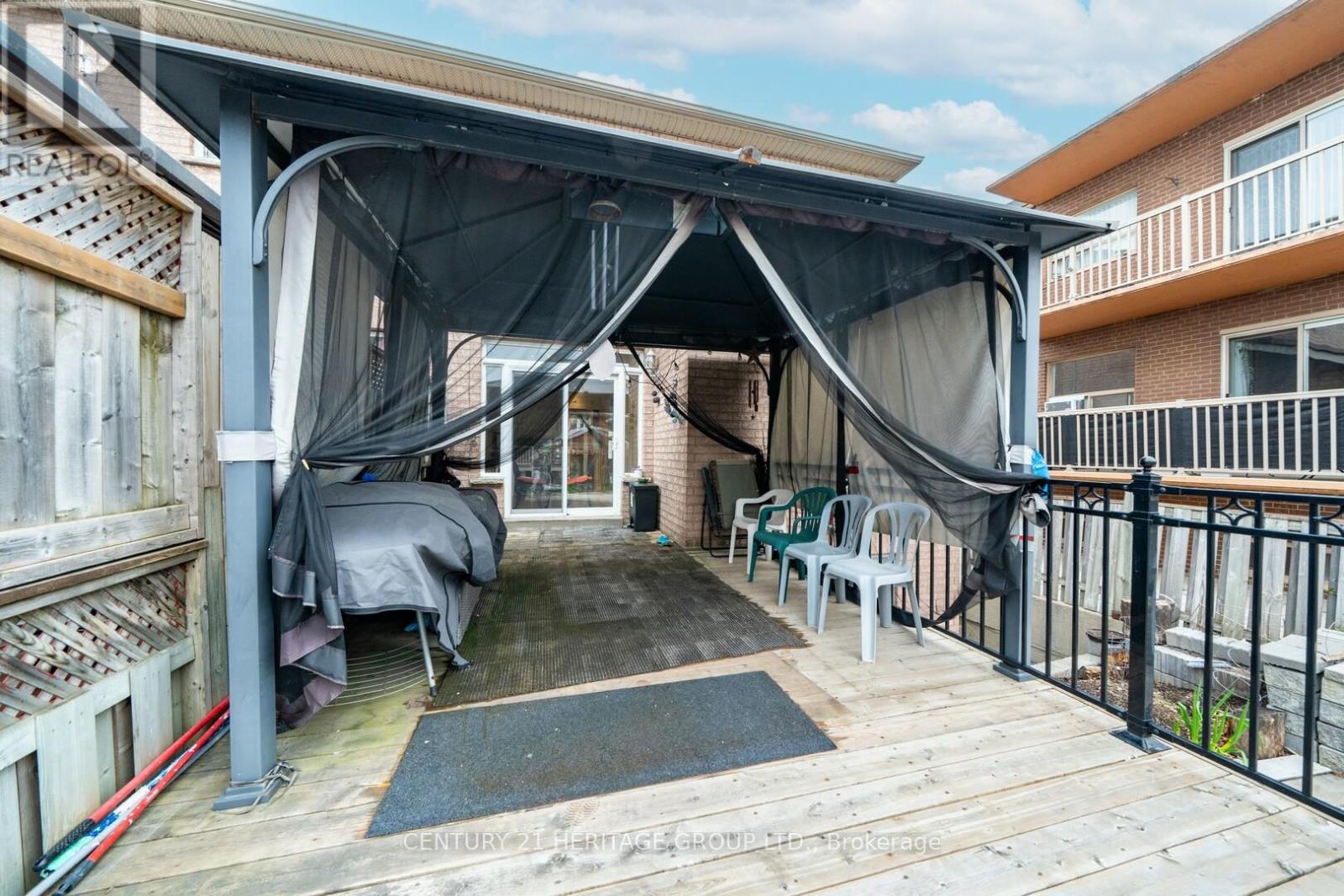 2621A KEELE STREET - 44