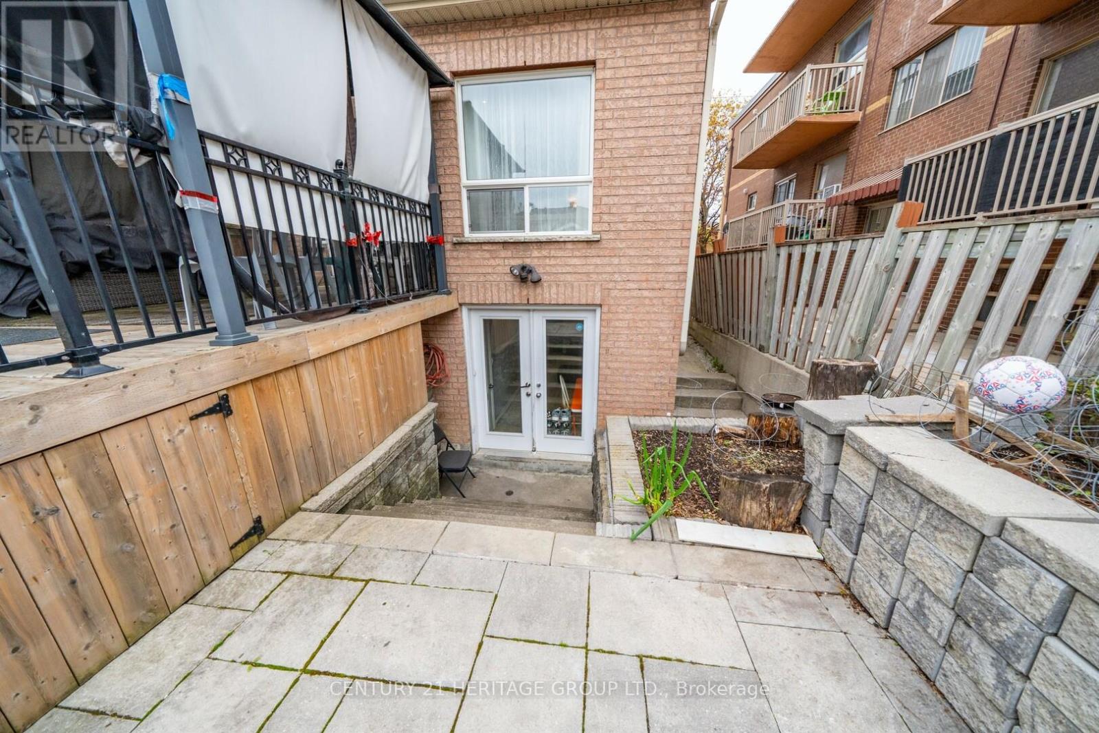 2621A KEELE STREET - 48