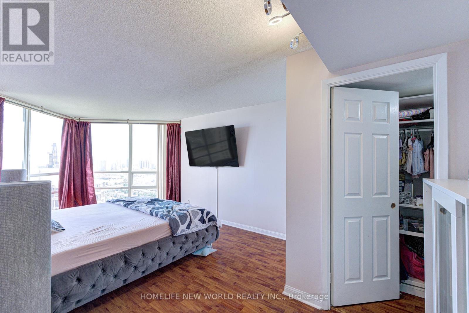 #2704 45 KINGSBRIDGE GARDEN CIRCLE - 13