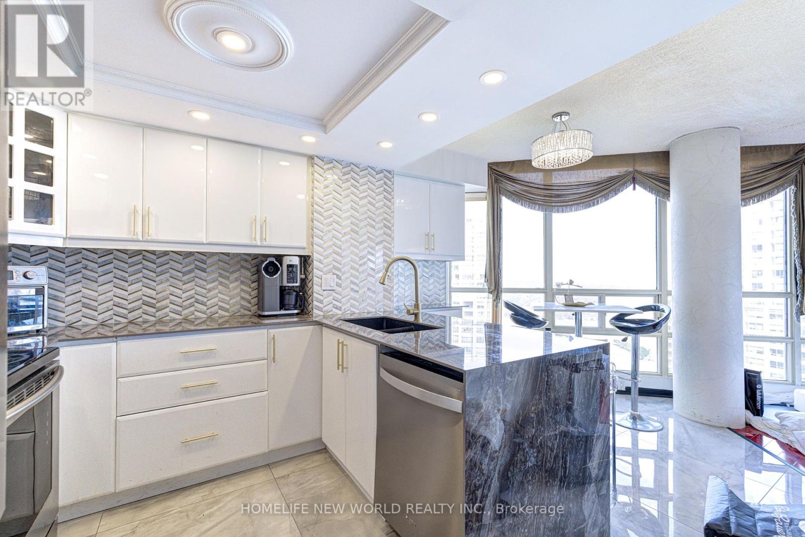 #2704 45 KINGSBRIDGE GARDEN CIRCLE - 5