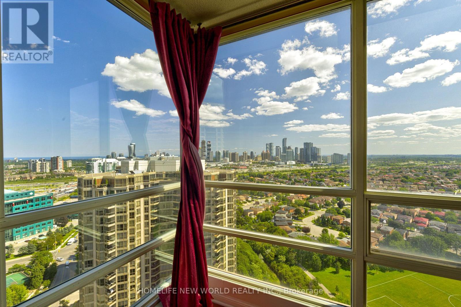 #2704 45 KINGSBRIDGE GARDEN CIRCLE - 18