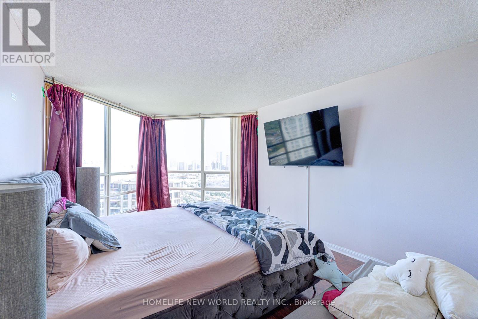 #2704 45 KINGSBRIDGE GARDEN CIRCLE - 4