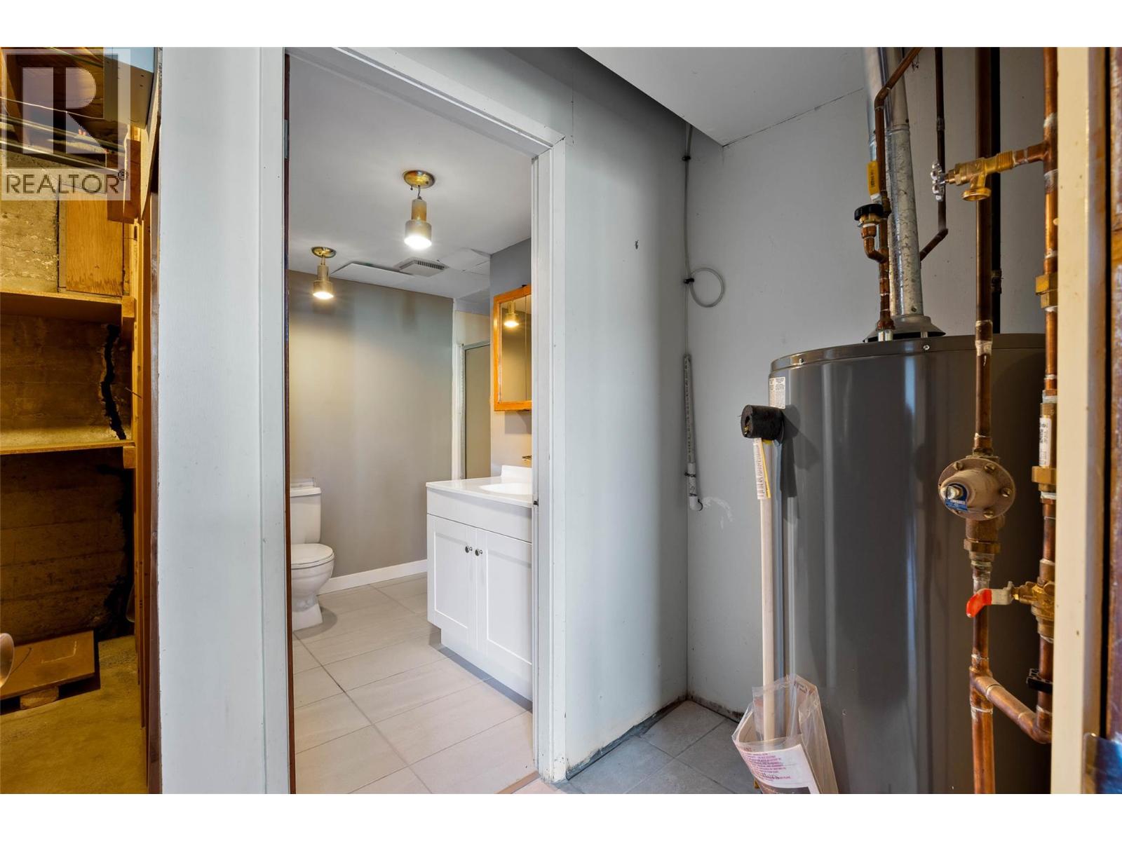 211 Connaught Road - 26