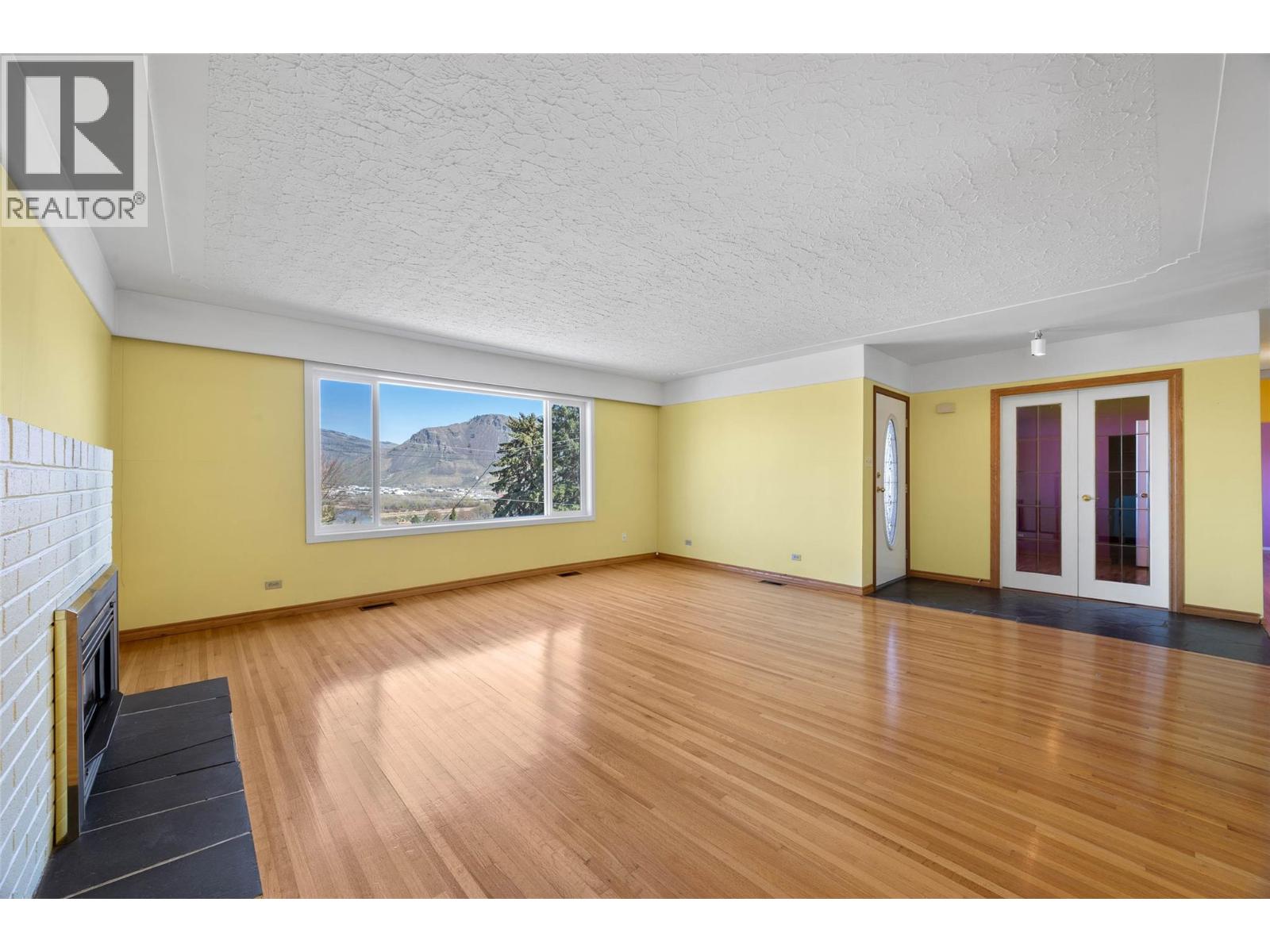 211 Connaught Road - 5