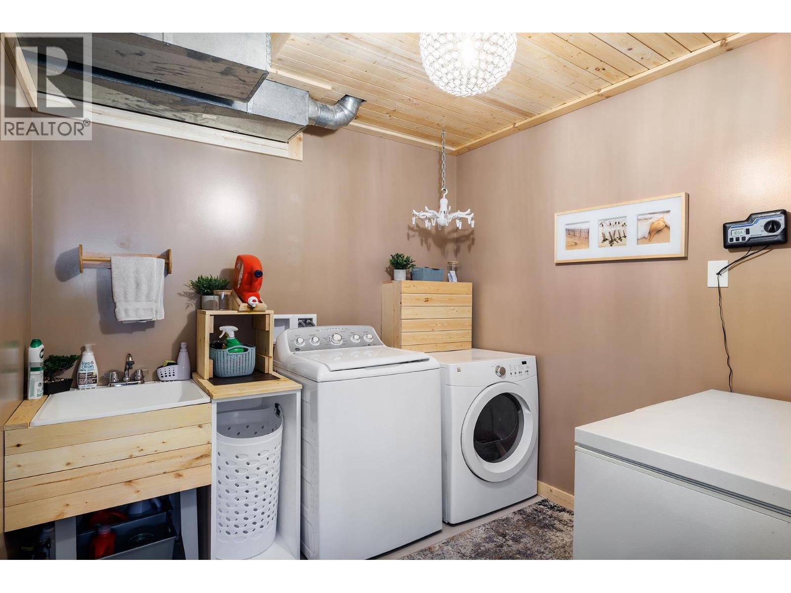  3321 Gates Road, West Kelowna