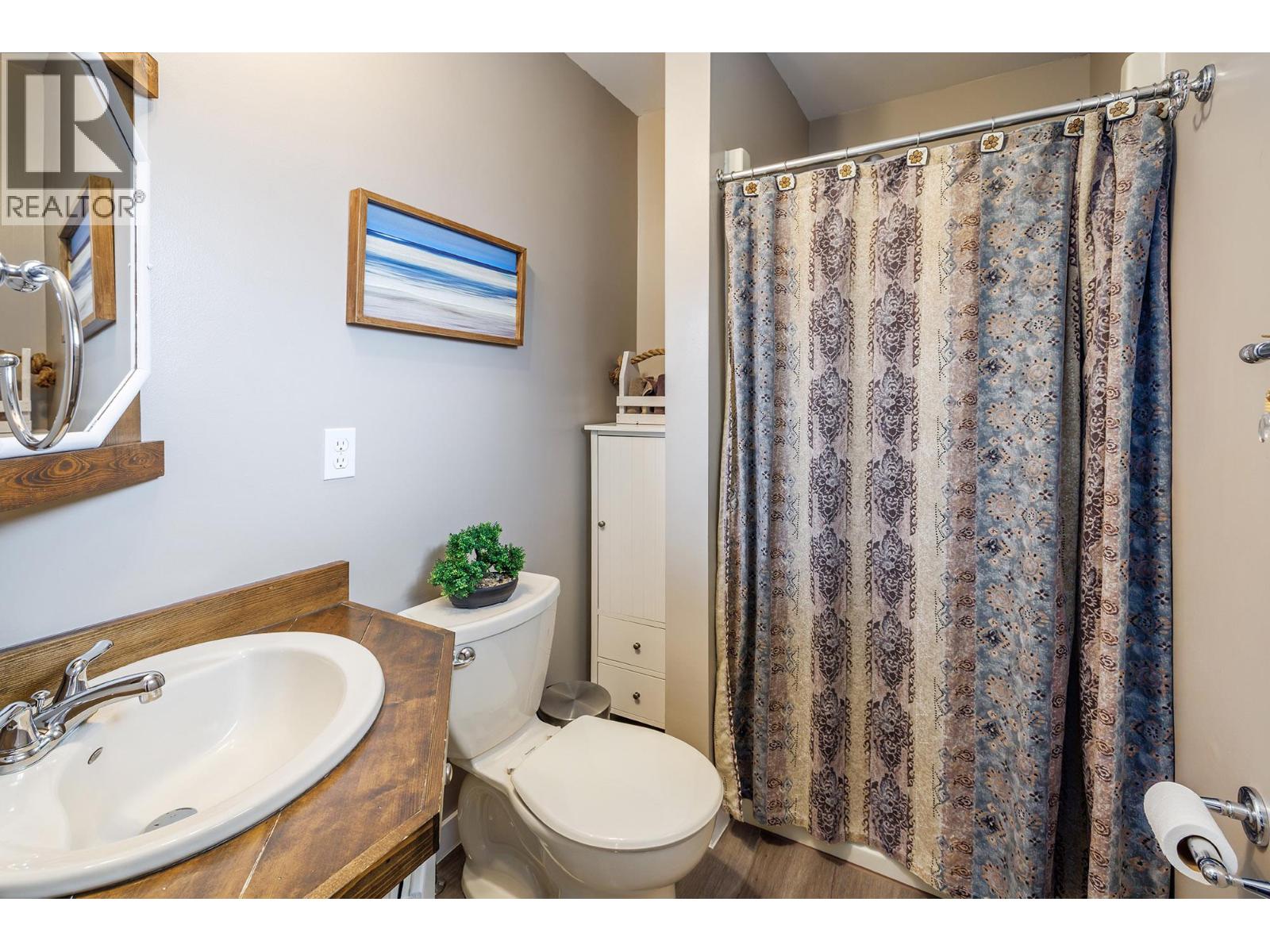  3321 Gates Road, West Kelowna
