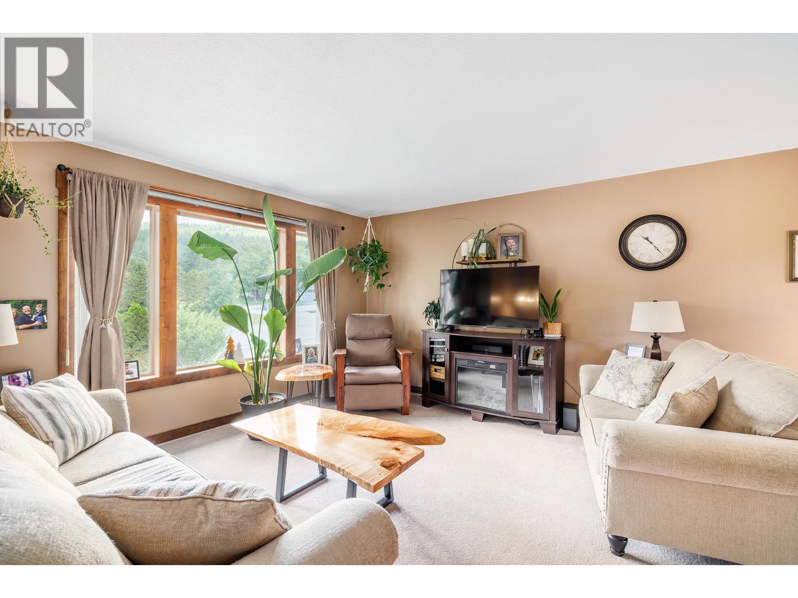  3321 Gates Road, West Kelowna