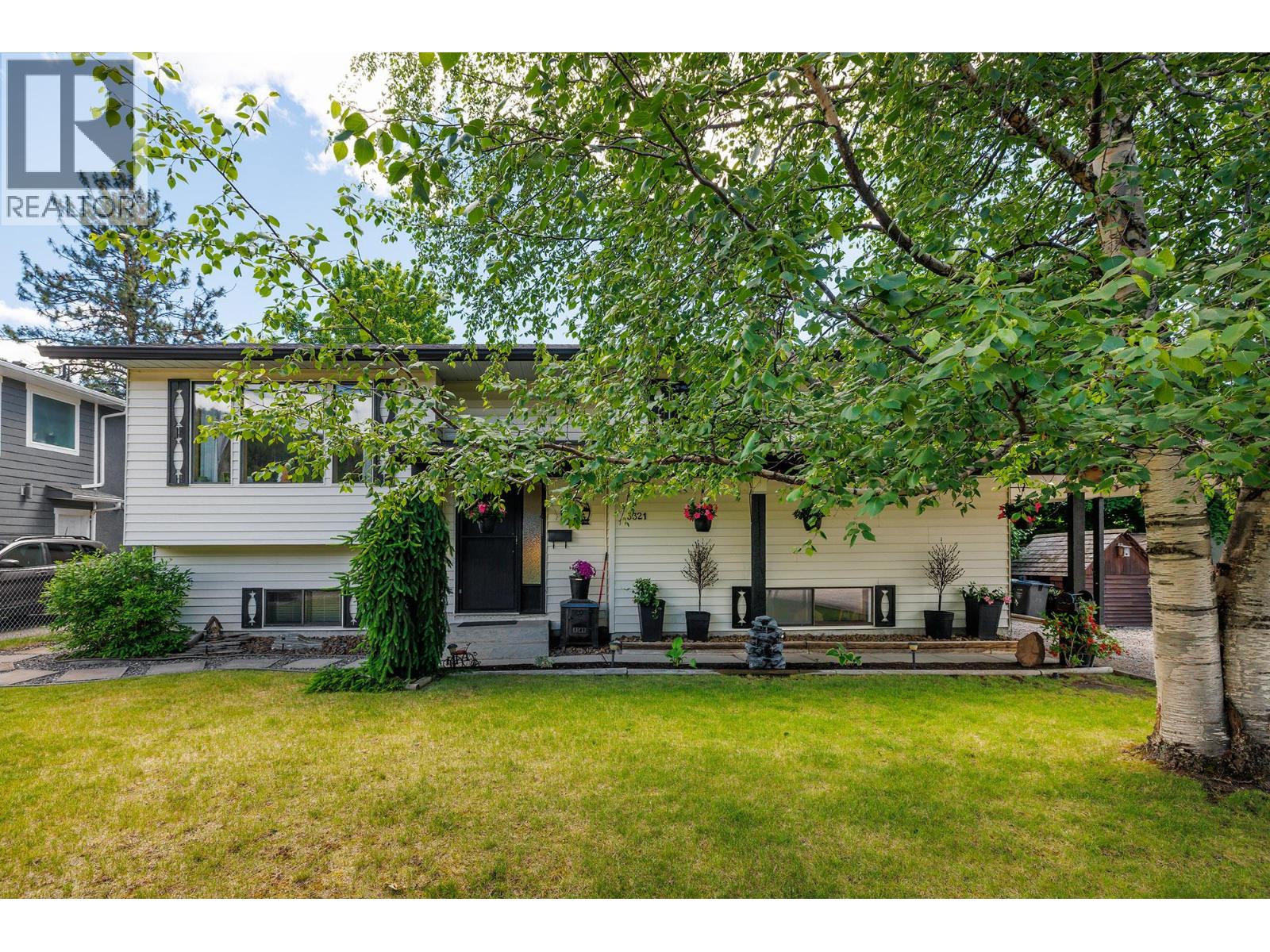  3321 Gates Road, West Kelowna