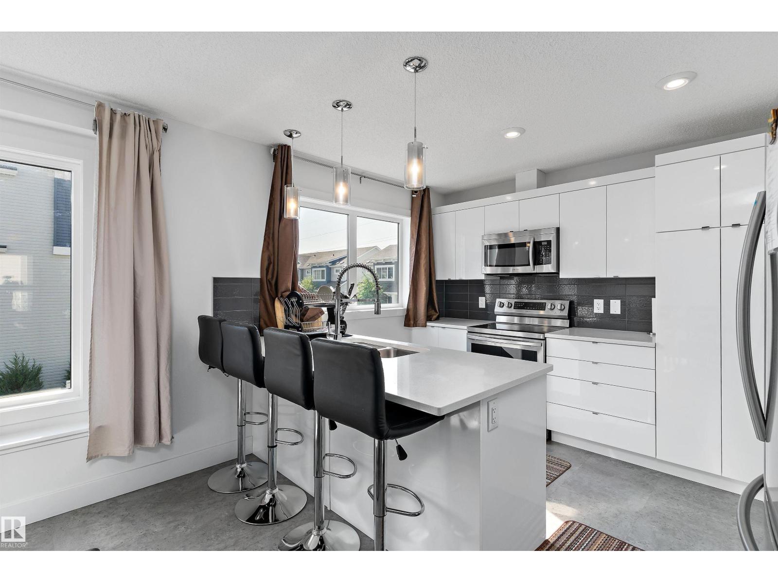 #6 16335 84 ST NW - 17