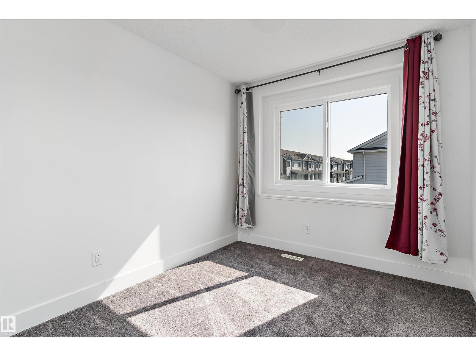 #6 16335 84 ST NW - 26