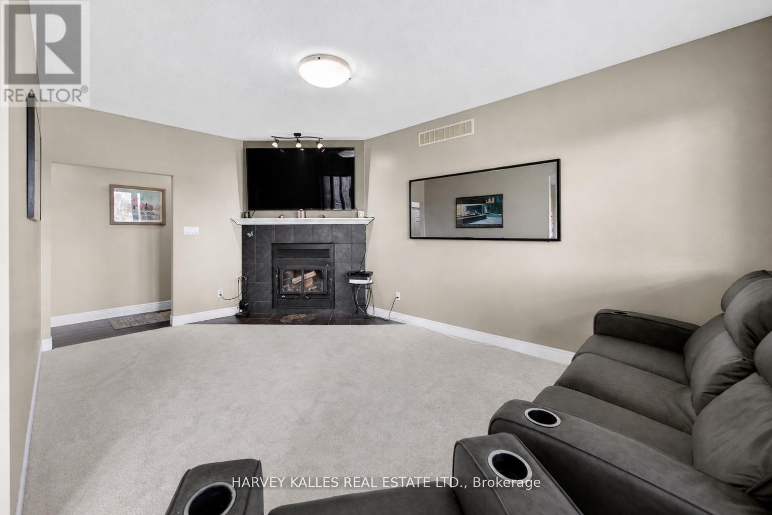 4933 ERAMOSA TOWNLINE N - 25