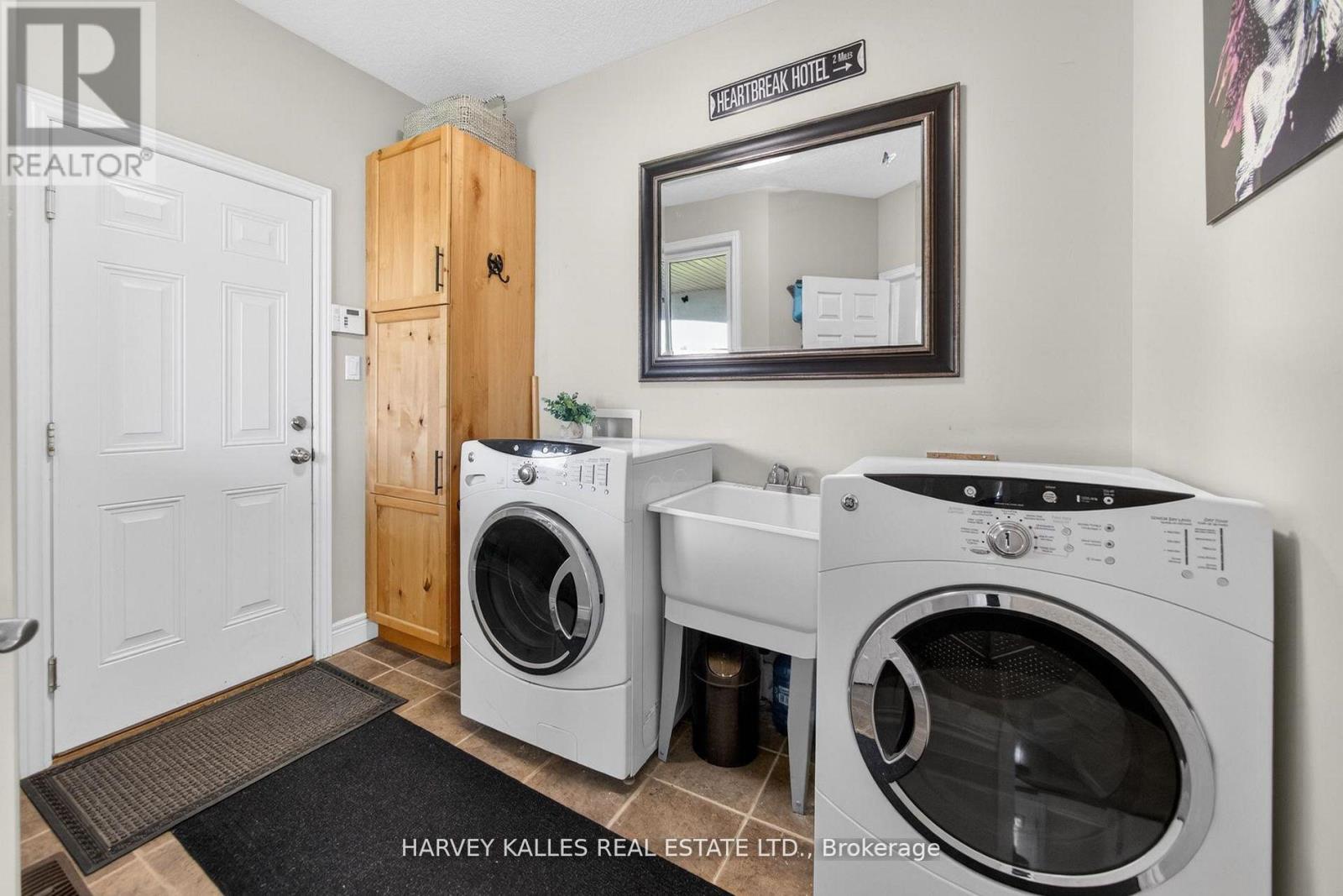 4933 ERAMOSA TOWNLINE N - 39