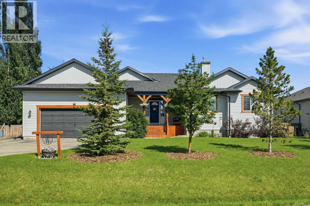 14 Lloyd Crescent NE - 1