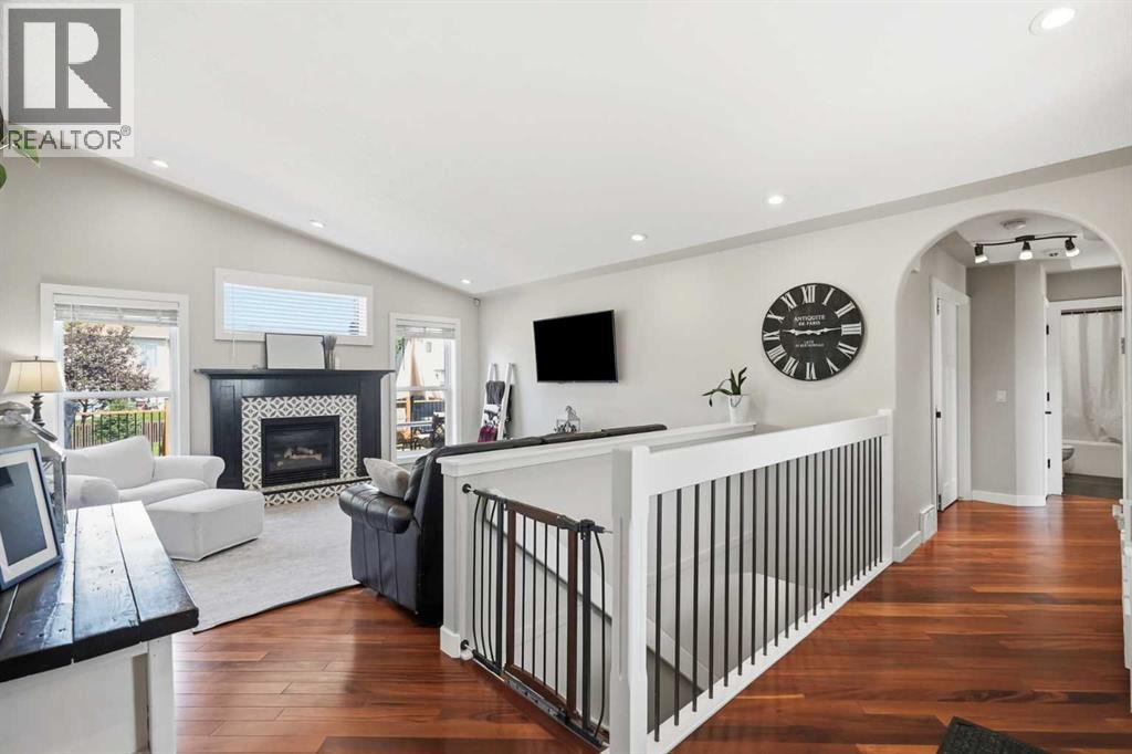 14 Lloyd Crescent NE - Image 3