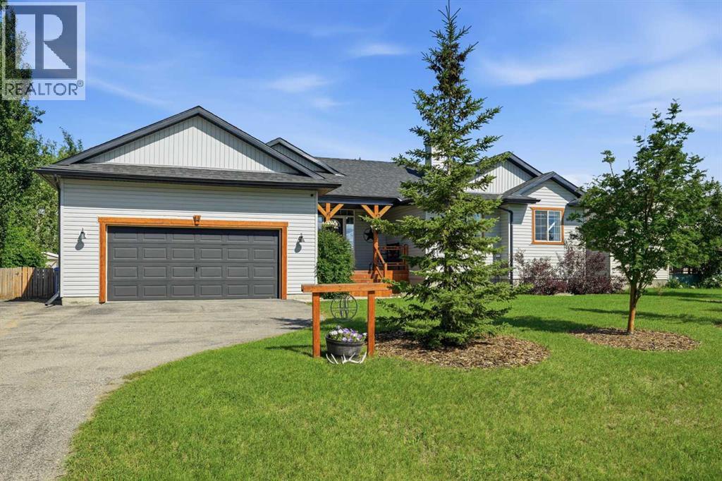14 Lloyd Crescent NE - 43