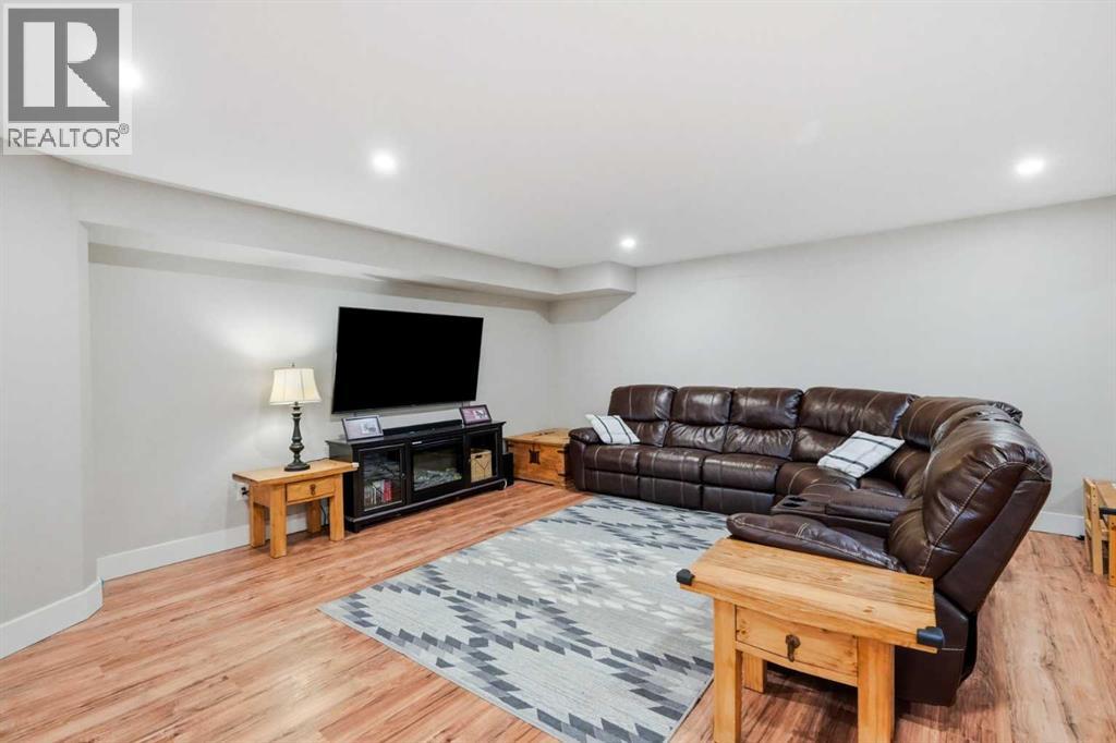 14 Lloyd Crescent NE - Image 25