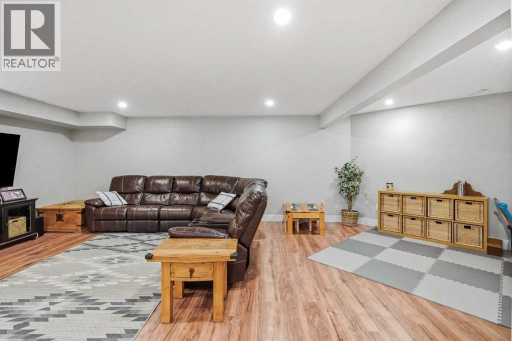 14 Lloyd Crescent NE - Image 28