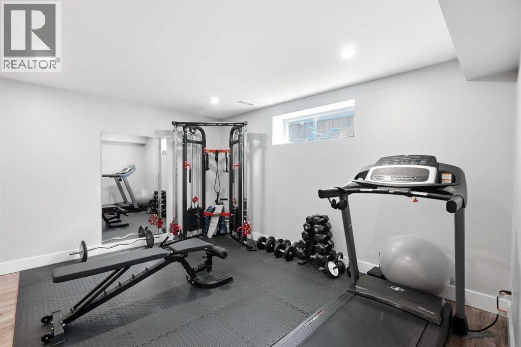 14 Lloyd Crescent NE - Image 31