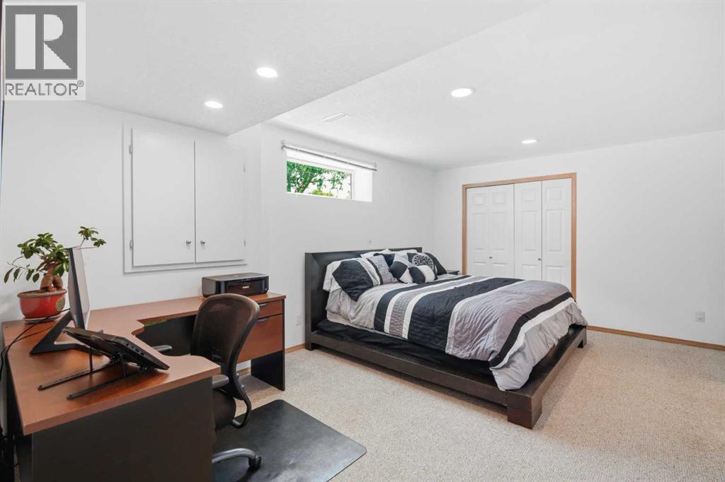 14 Lloyd Crescent NE - Image 32
