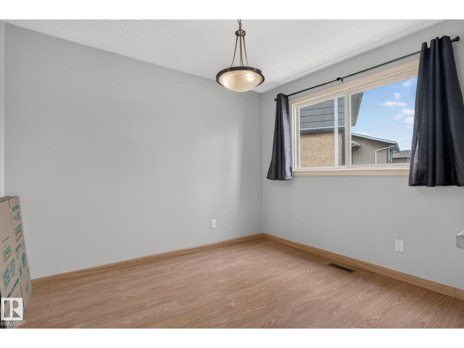 10644 158 AV NW - 21