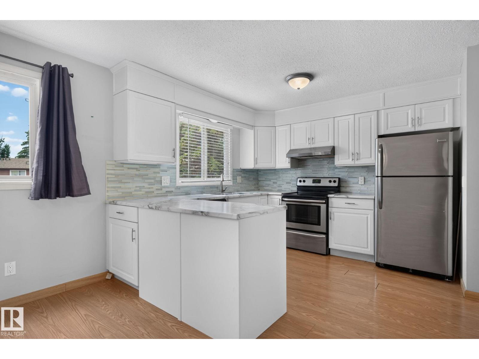 10644 158 AV NW - 15