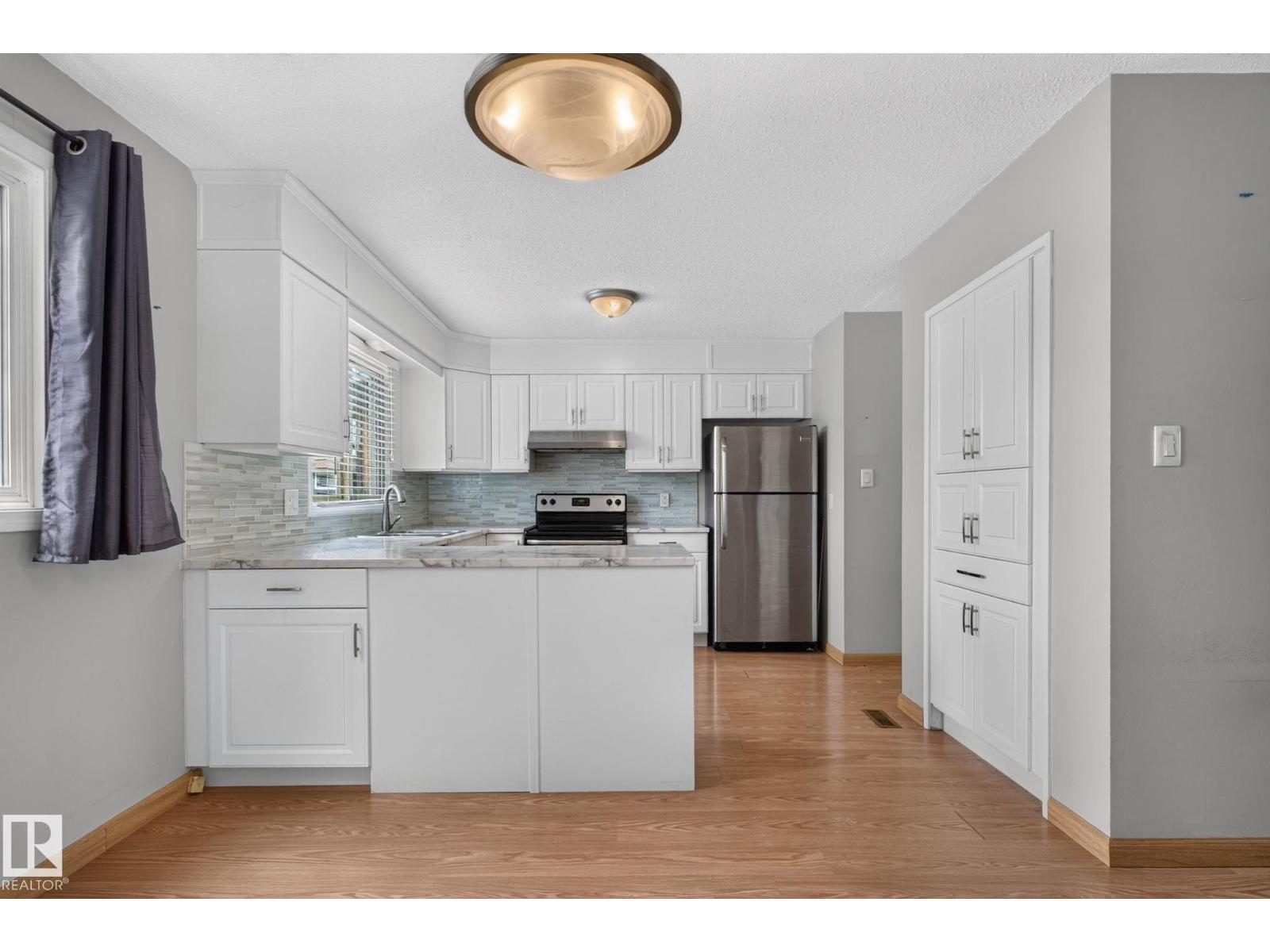 10644 158 AV NW - 16