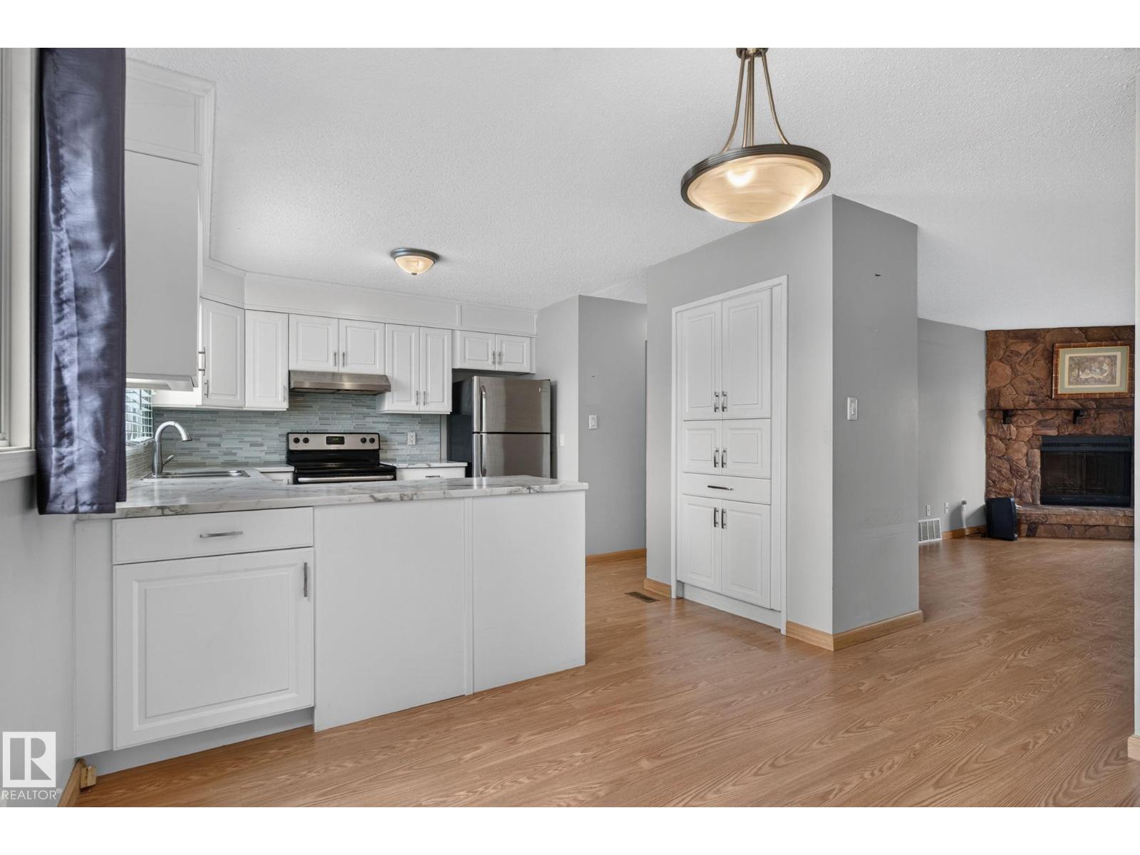 10644 158 AV NW - 17