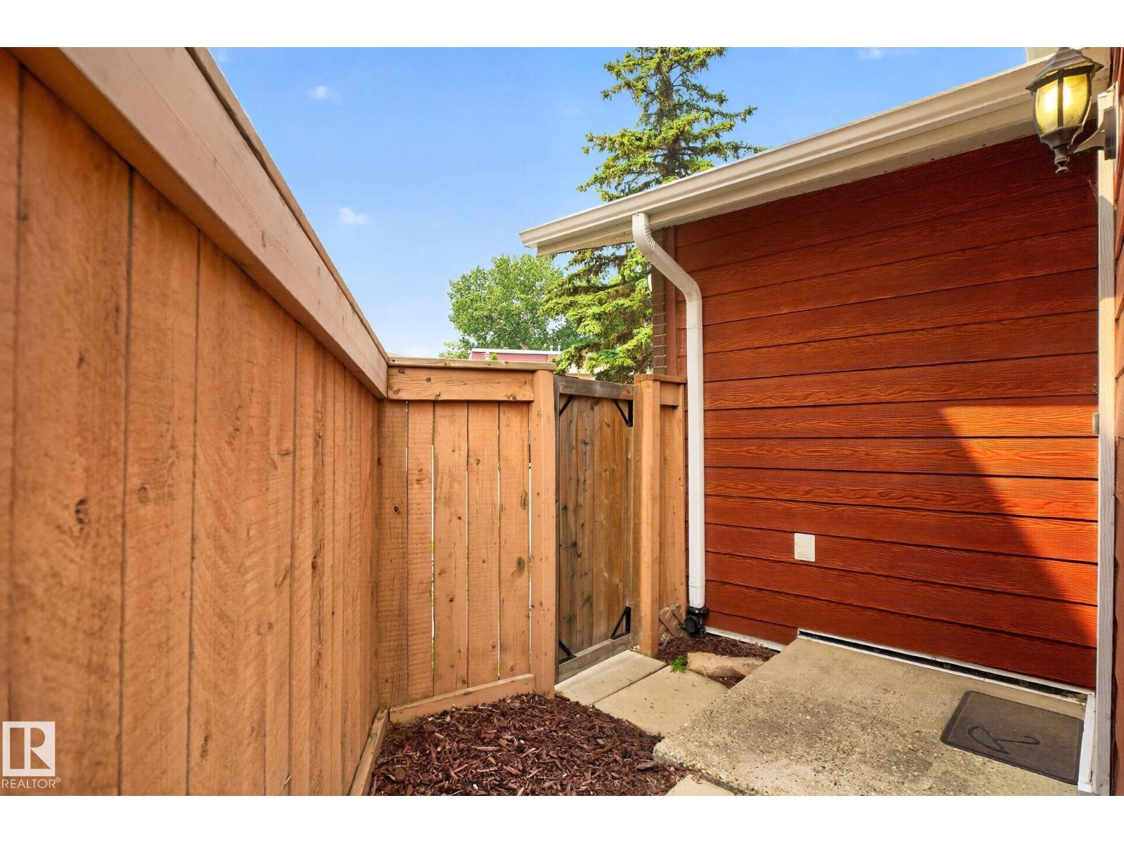 10644 158 AV NW - 51