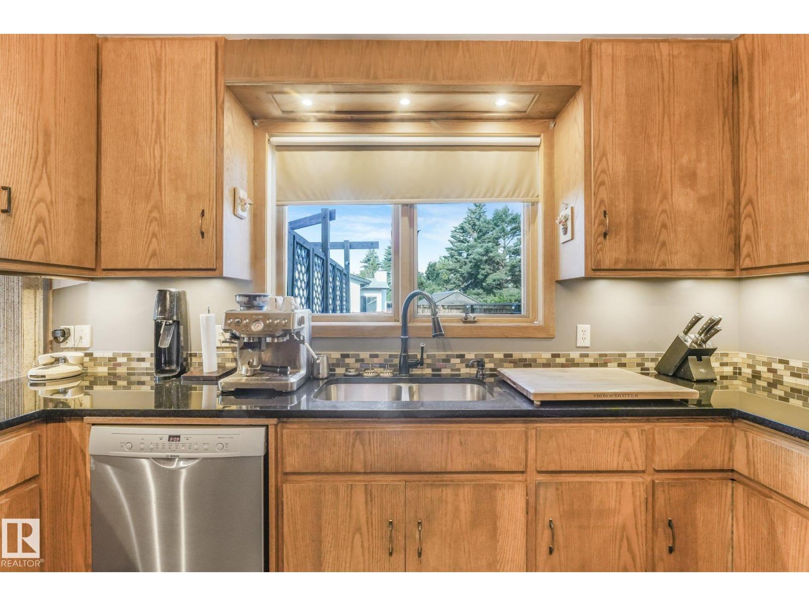 5504 150 AV NW NW - 28