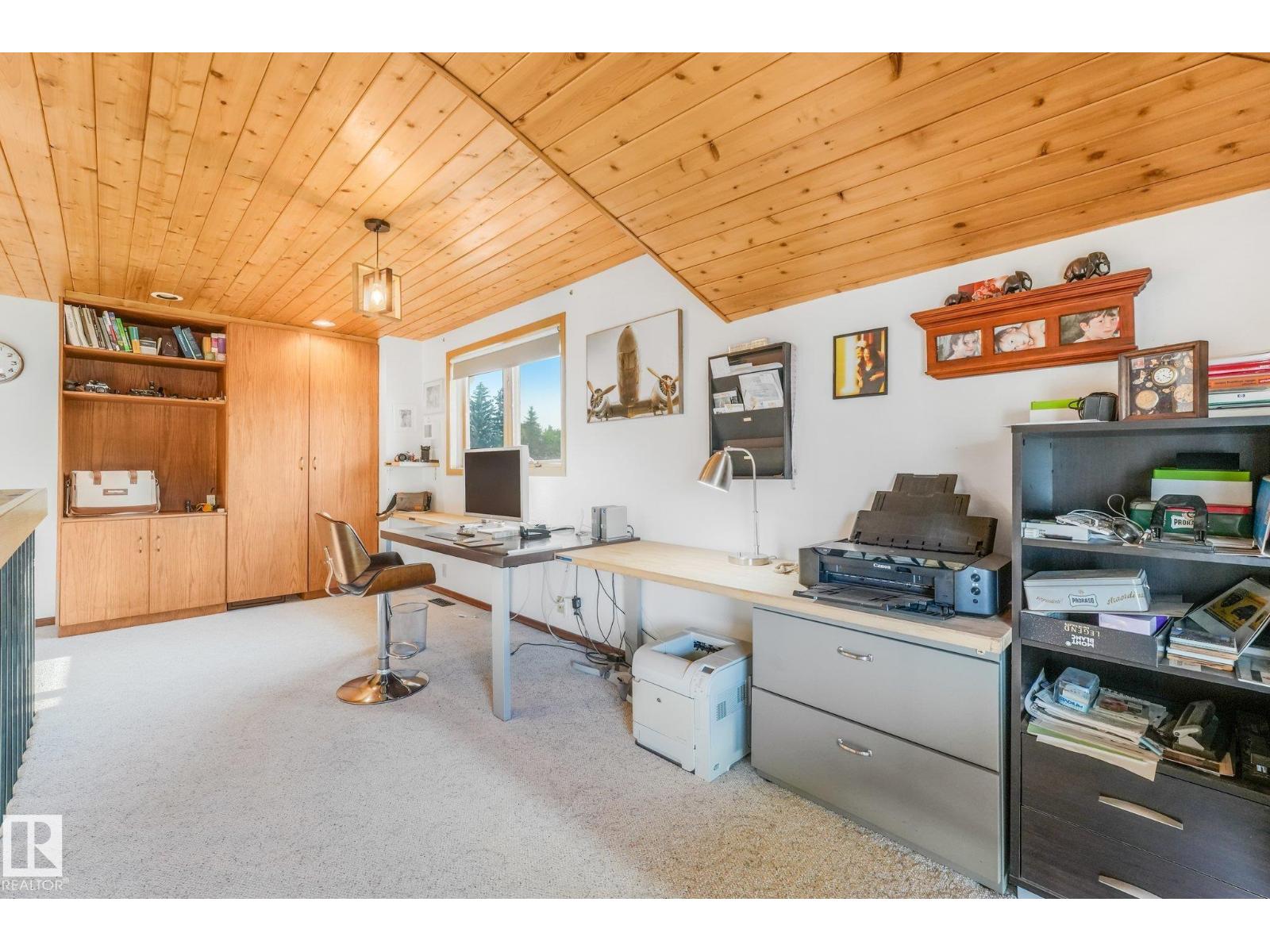 5504 150 AV NW NW - 33