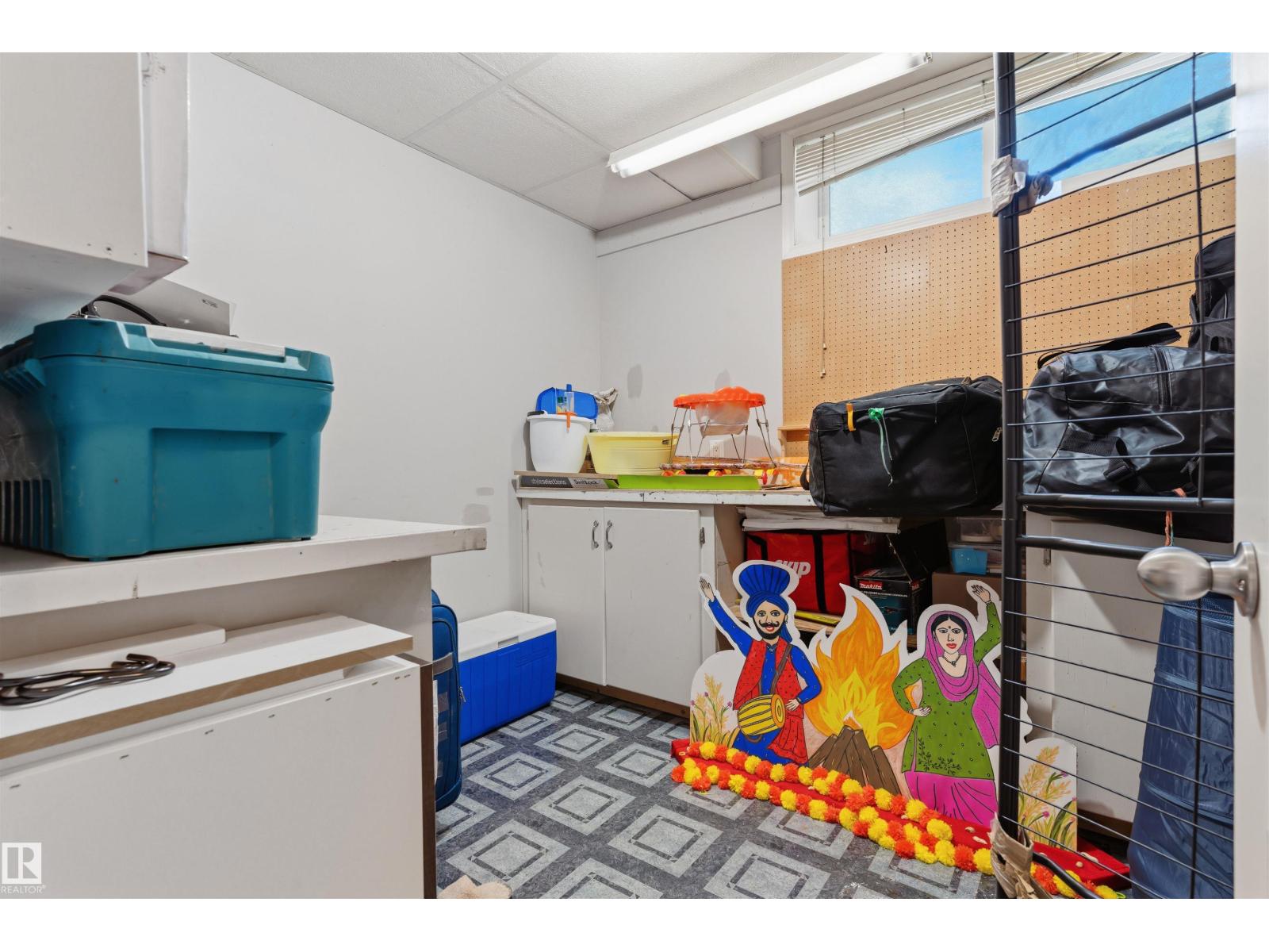 #11 2505 42 ST NW - 19