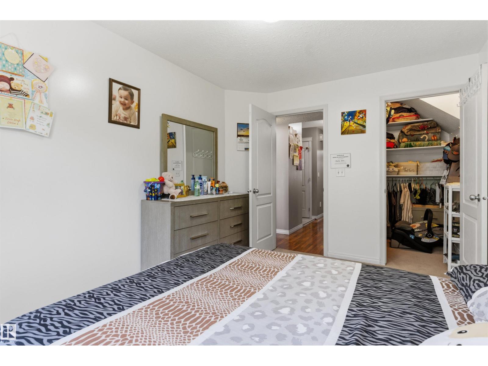 #11 2505 42 ST NW - 11