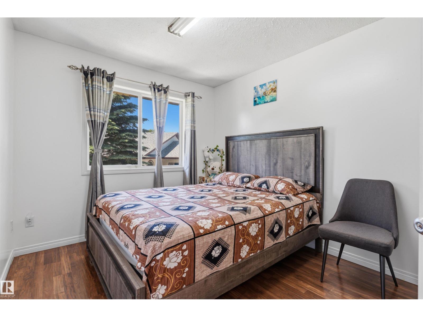 #11 2505 42 ST NW - 12