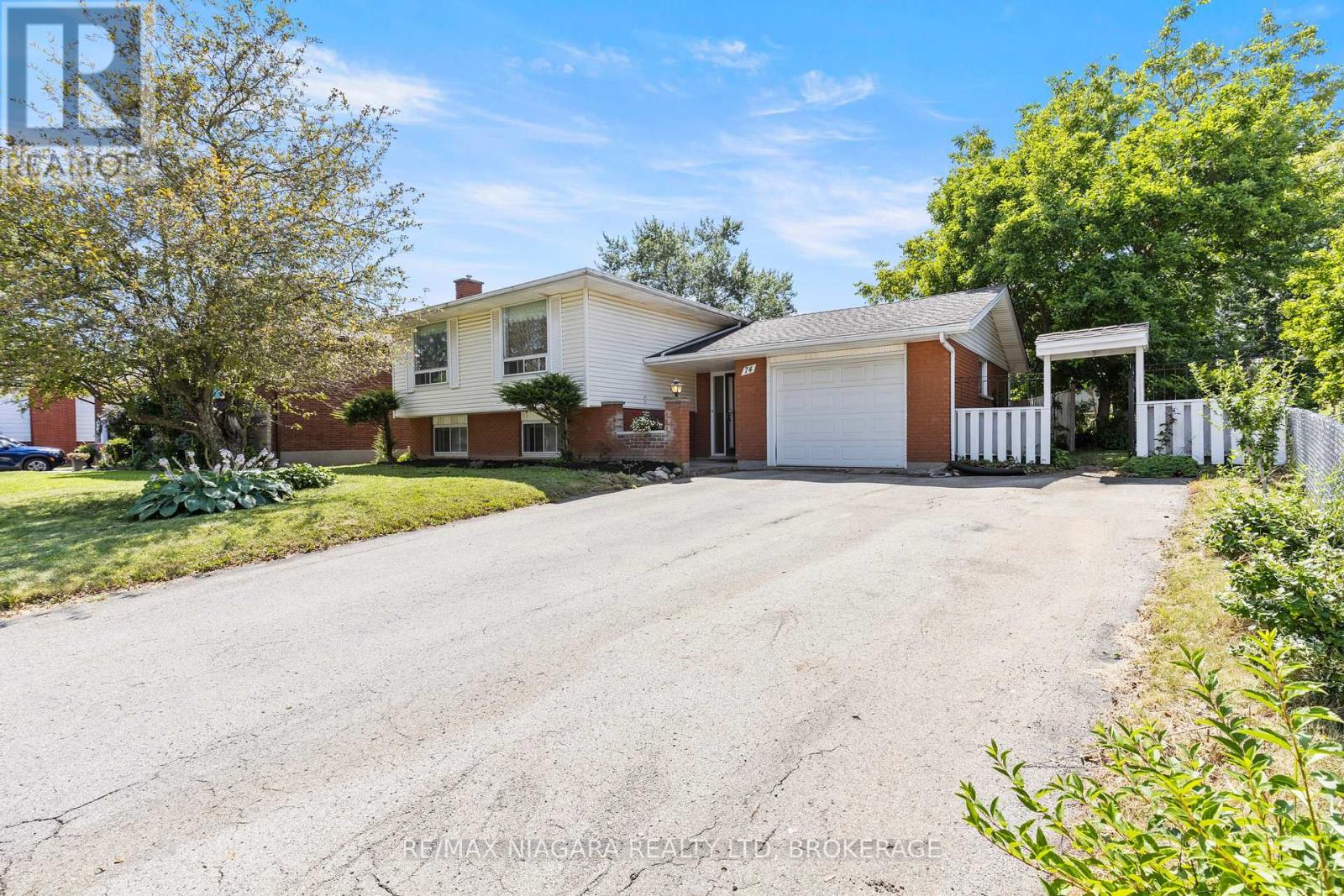 74 WESTWOOD CRESCENT - 1