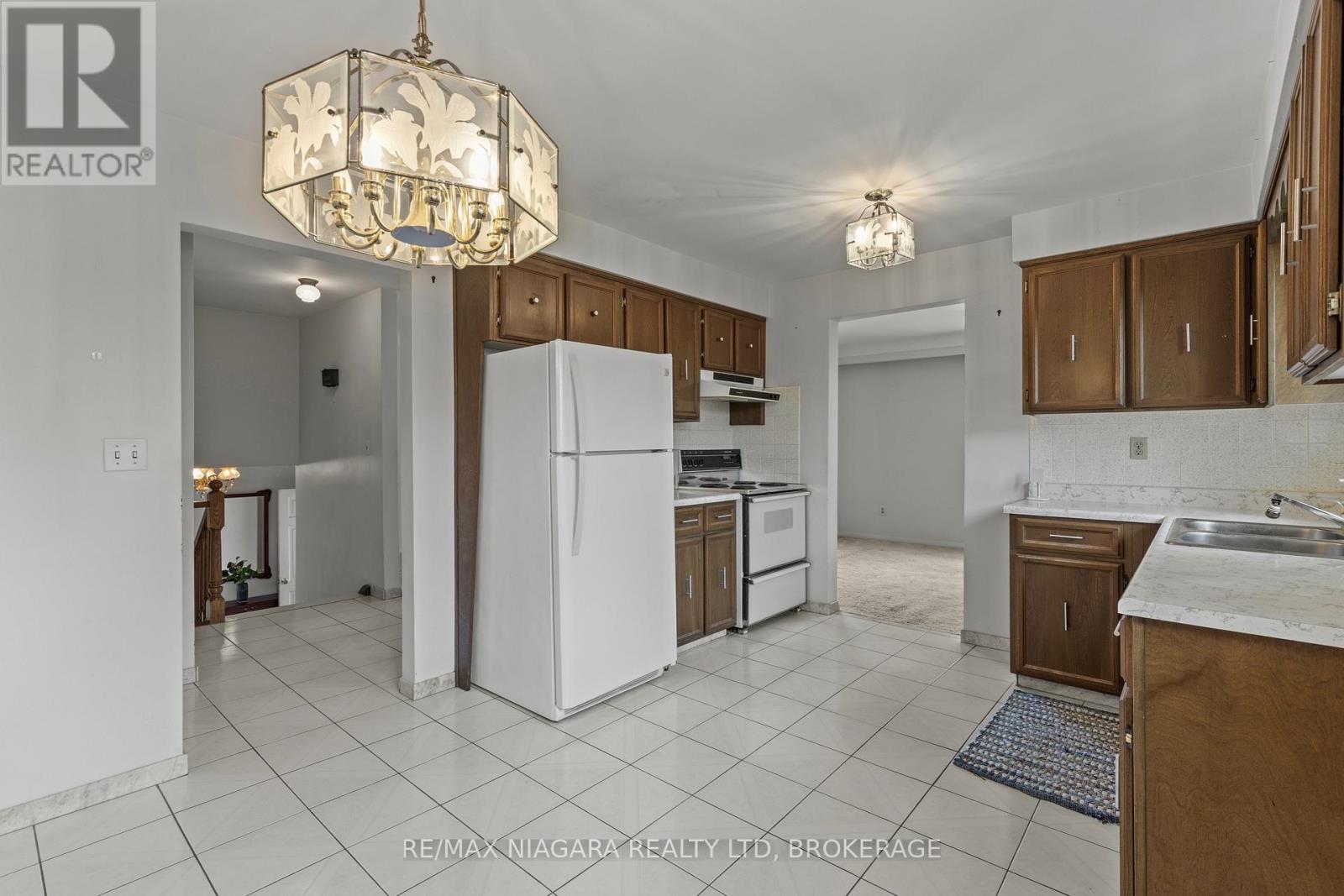 74 WESTWOOD CRESCENT - 11