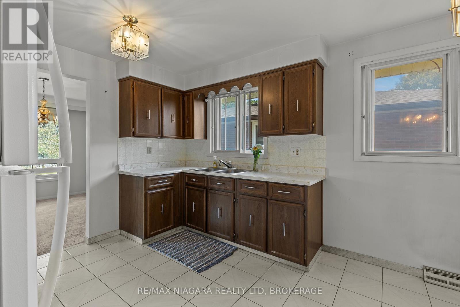 74 WESTWOOD CRESCENT - 13