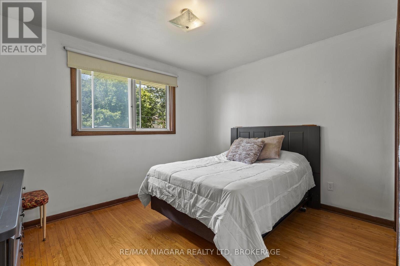 74 WESTWOOD CRESCENT - 15