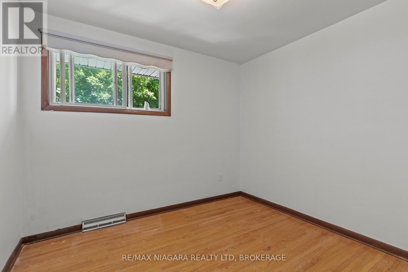 74 WESTWOOD CRESCENT - 16