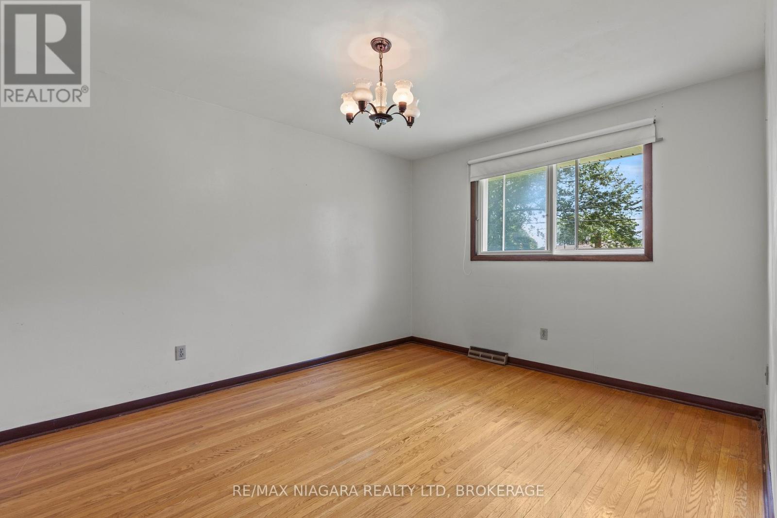 74 WESTWOOD CRESCENT - 17
