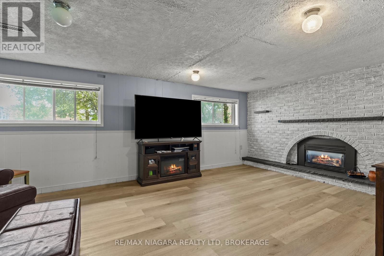74 WESTWOOD CRESCENT - 19