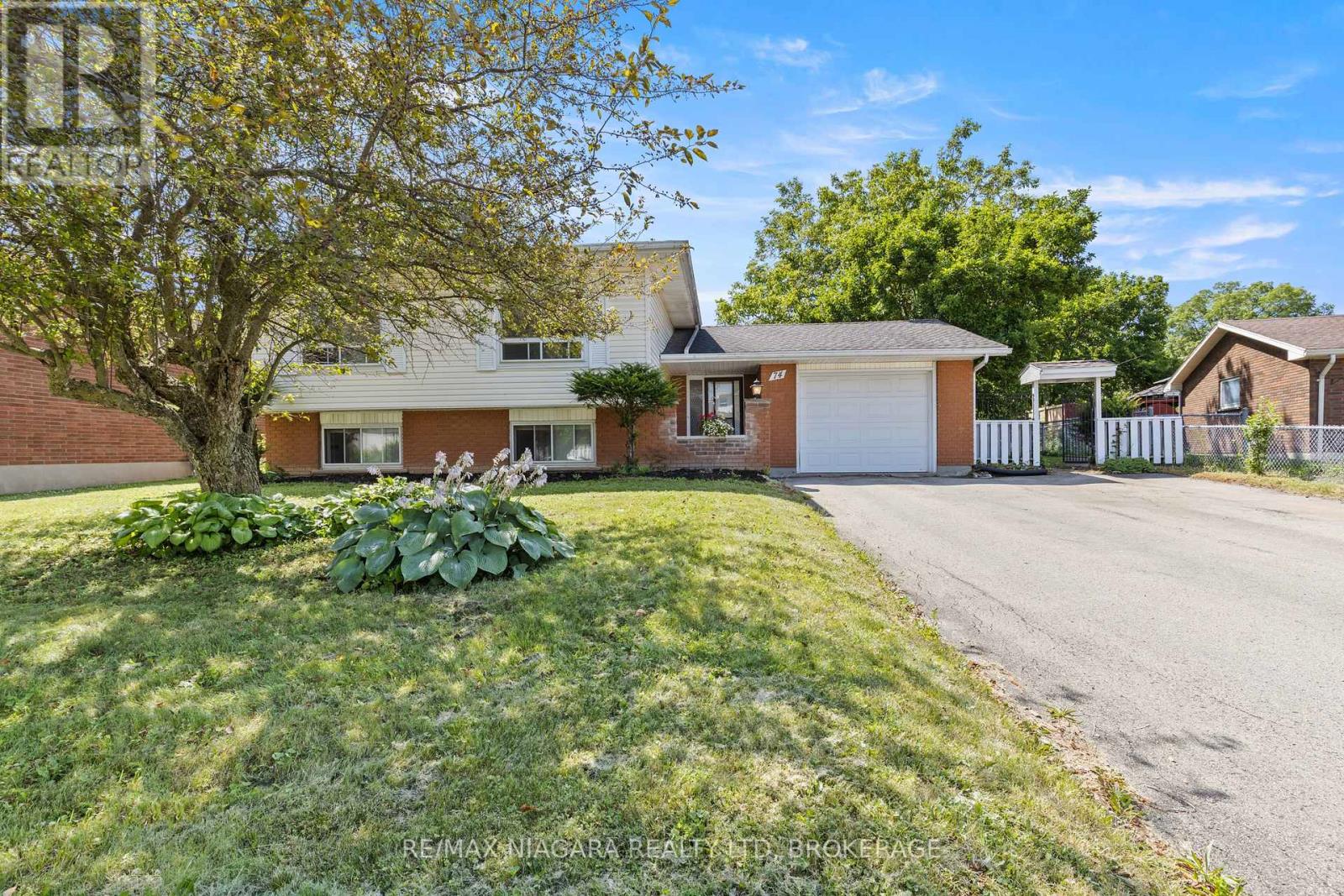 74 WESTWOOD CRESCENT - 2