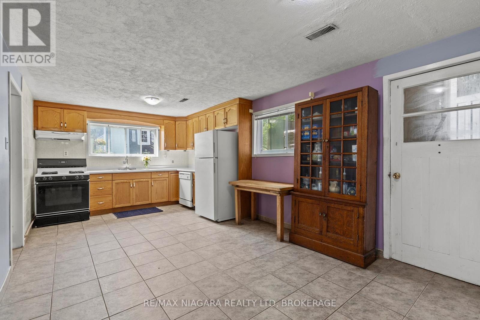 74 WESTWOOD CRESCENT - 21