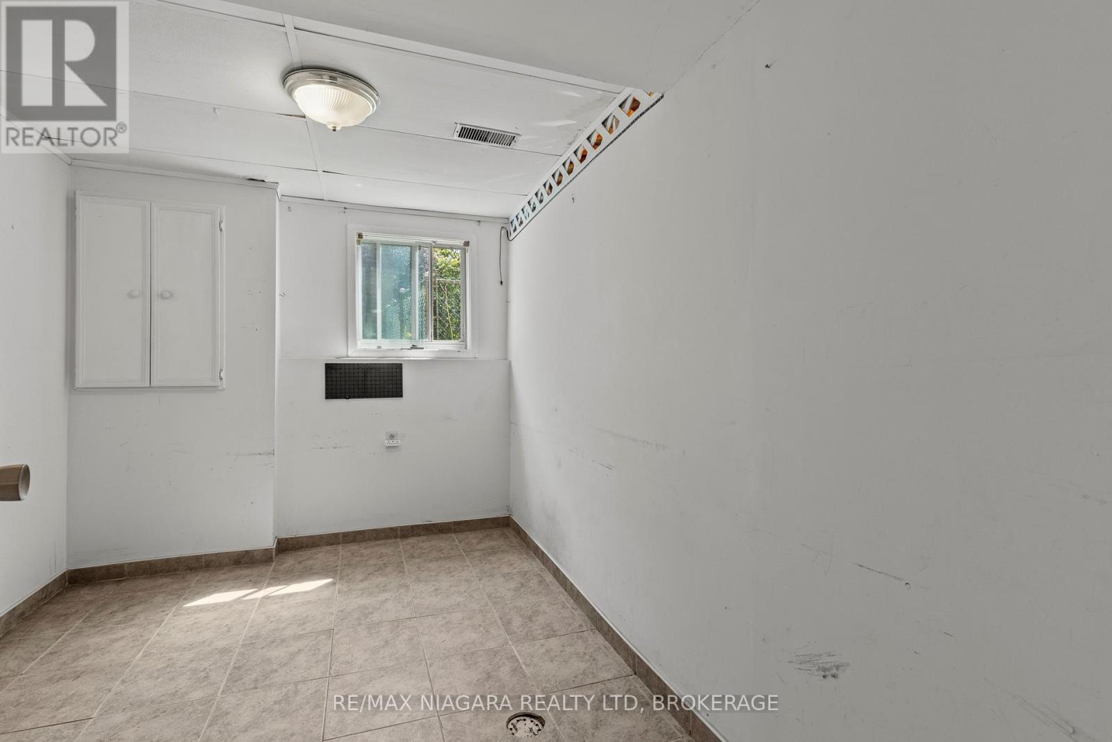 74 WESTWOOD CRESCENT - 23