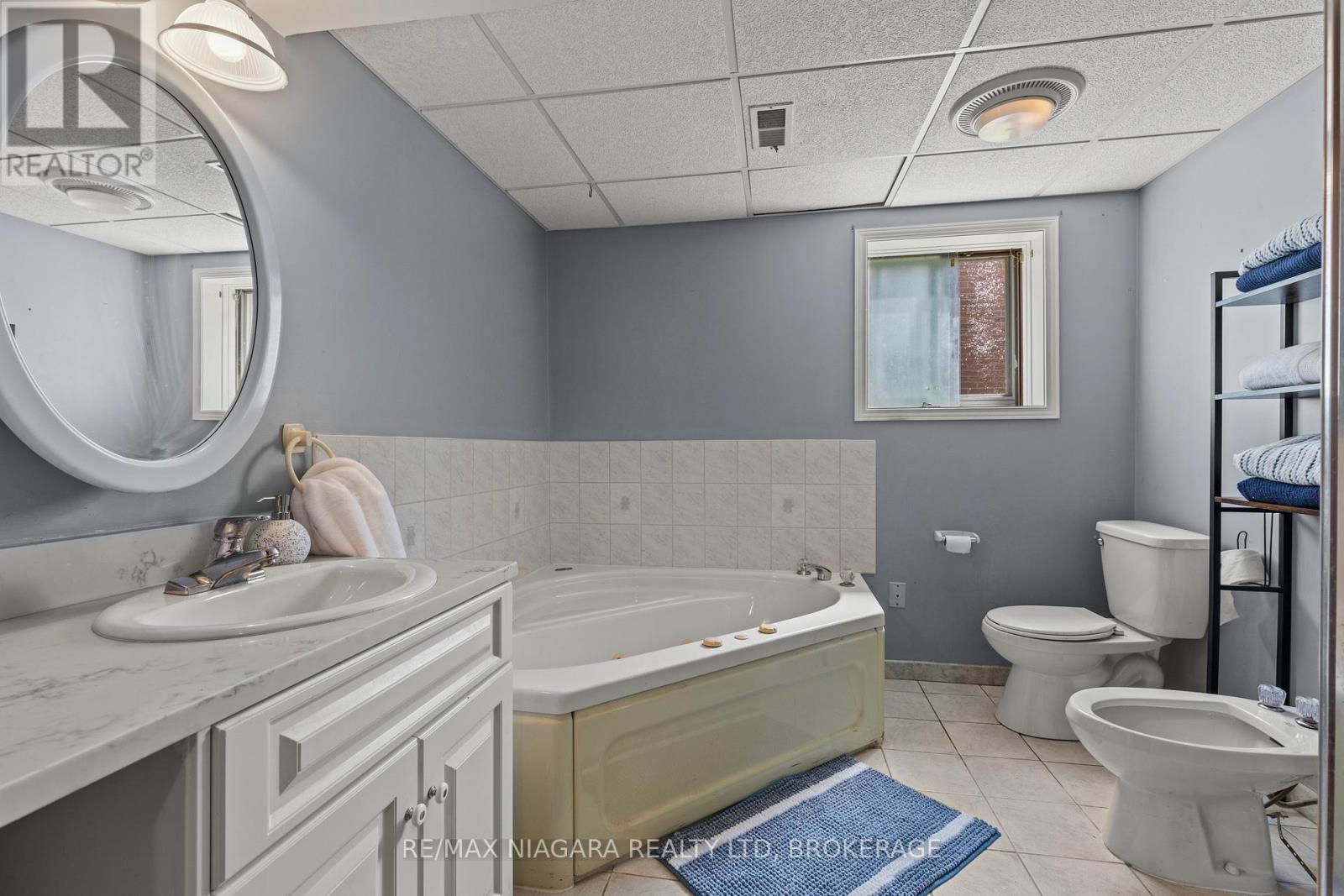 74 WESTWOOD CRESCENT - 24