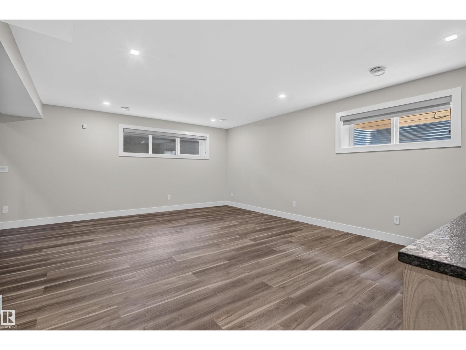 9741 90 AV NW - 48