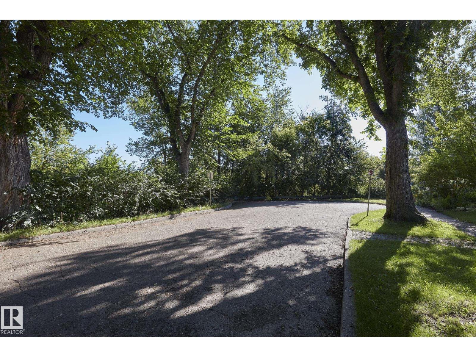 9741 90 AV NW - 60