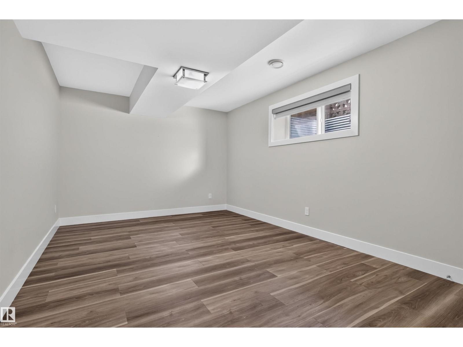 9741 90 AV NW - 51