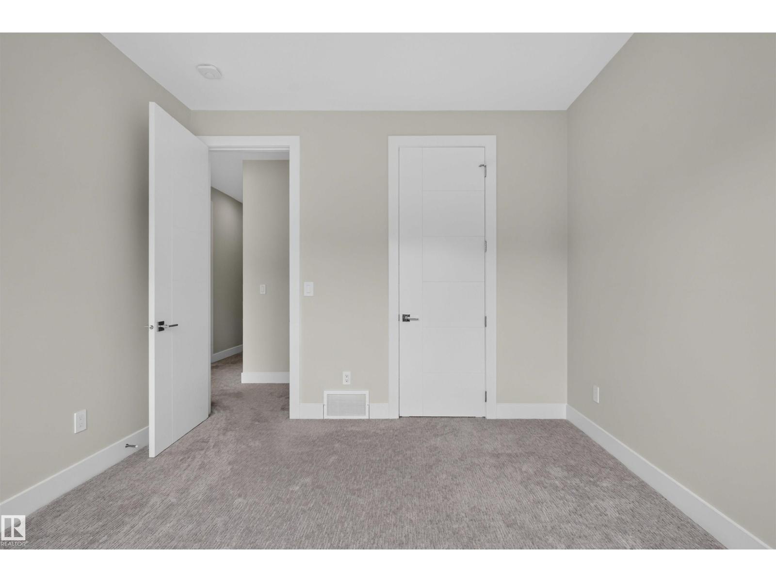 9741 90 AV NW - 35