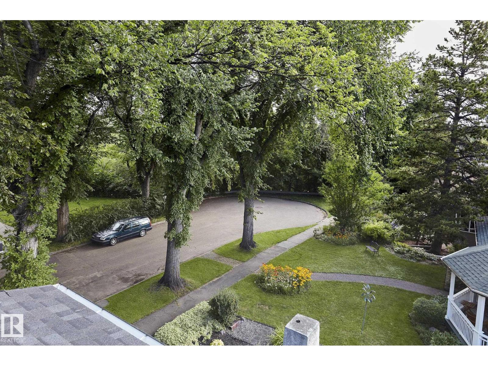 9741 90 AV NW - 45